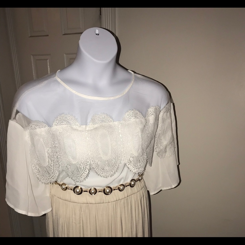 NWOT Beautiful lace and chiffon top